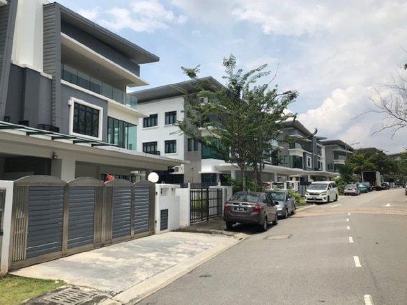 Akira Puchong Semi-D House for Sale 5+1 Bedrooms, 4596 sq ft