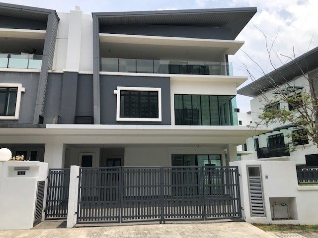 Akira Puchong Semi-D House for Sale 5+1 Bedrooms, 4596 sq ft