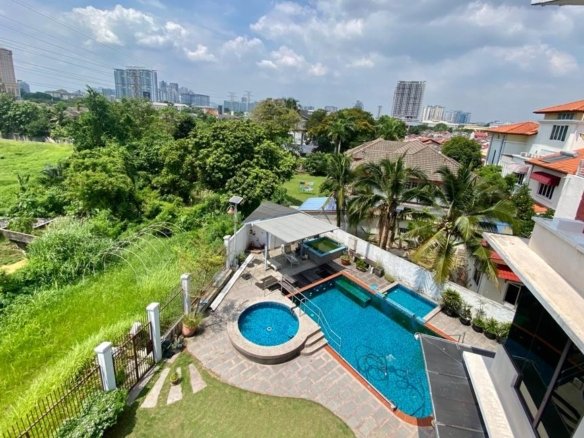 Subang Jaya Bungalow for Rent | Spacious with Pool