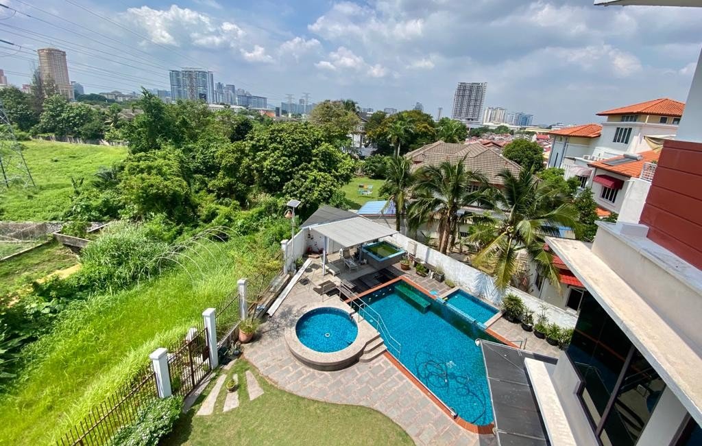 Subang Jaya Bungalow for Rent | Spacious with Pool