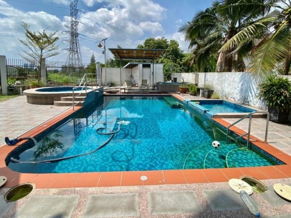Subang Jaya Bungalow for Rent | Spacious with Pool