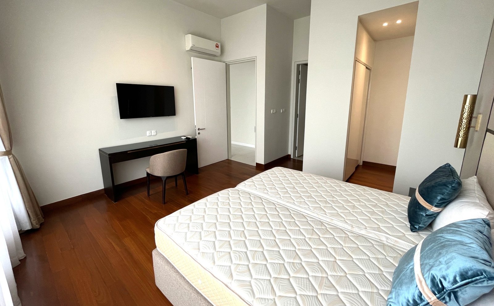 Oxford Residence @ Pavilion Embassy | 2+1 Bedrooms, Furnished
