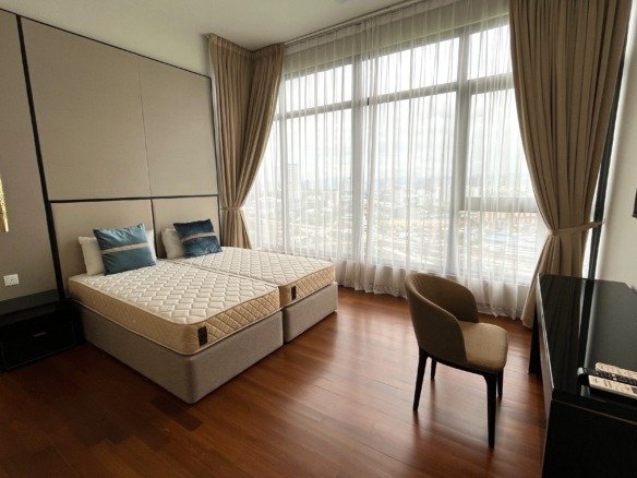 Oxford Residence @ Pavilion Embassy | 2+1 Bedrooms, Furnished