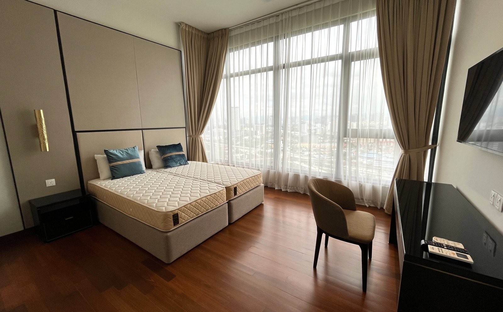 Oxford Residence @ Pavilion Embassy | 2+1 Bedrooms, Furnished