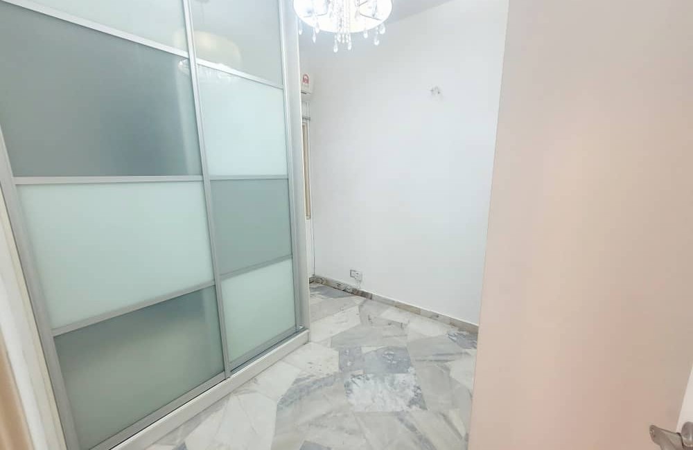 4 Bedrooms House for Rent in Bandar Kinrara LRT & Pavilion Mall