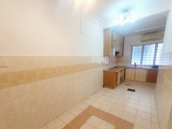 4 Bedrooms House for Rent in Bandar Kinrara LRT & Pavilion Mall