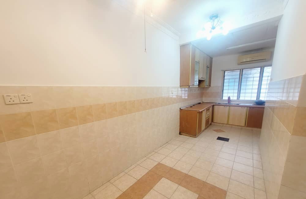 4 Bedrooms House for Rent in Bandar Kinrara LRT & Pavilion Mall