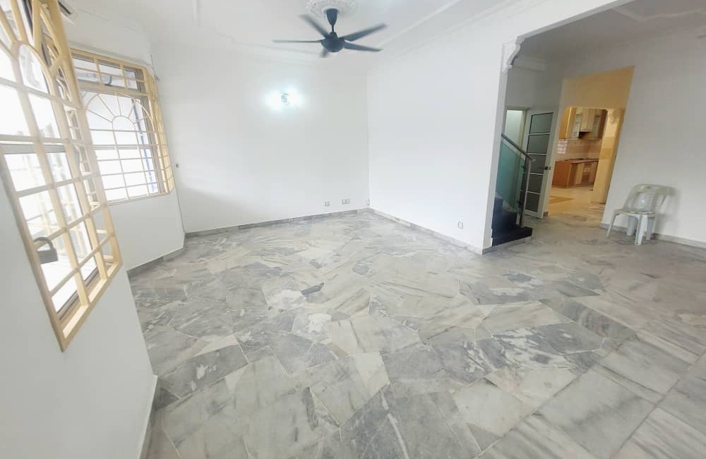 4 Bedrooms House for Rent in Bandar Kinrara LRT & Pavilion Mall