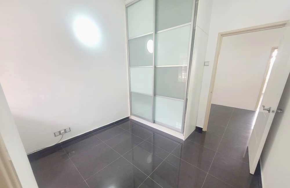 4 Bedrooms House for Rent in Bandar Kinrara LRT & Pavilion Mall