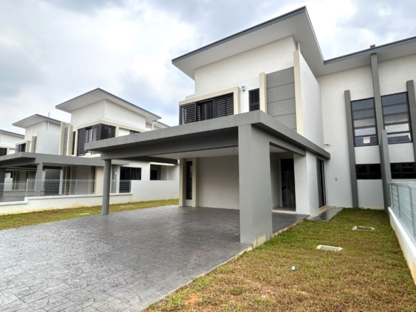 Freehold Semi d House for Sale in Bandar Kinrara, Selangor