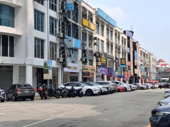 Puchong Shop for Rent - Surrounded by F&B, Banks, LDP and LRT