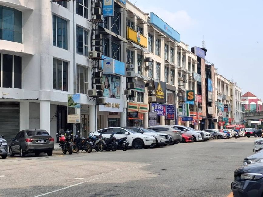Puchong Shop for Rent - Surrounded by F&B, Banks, LDP and LRT