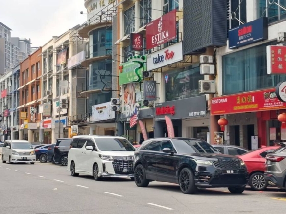 Puchong Shop for Rent - Surrounded by F&B, Banks, LDP and LRT