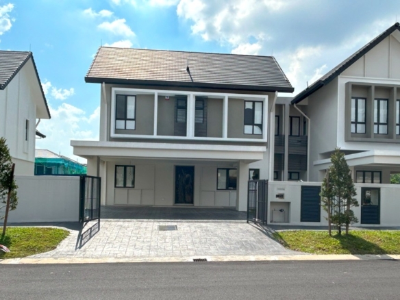 Semi d House for Sale @ Bandar Kinrara Prime Location