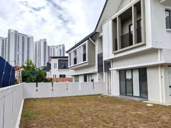 Semi d House for Sale @ Bandar Kinrara Prime Location